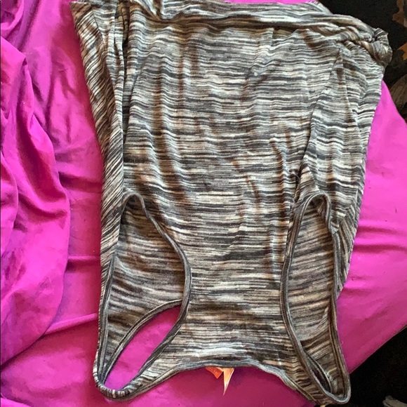 Cute Skull Tank Top / No Boundaries / Large - Picture 4 of 4